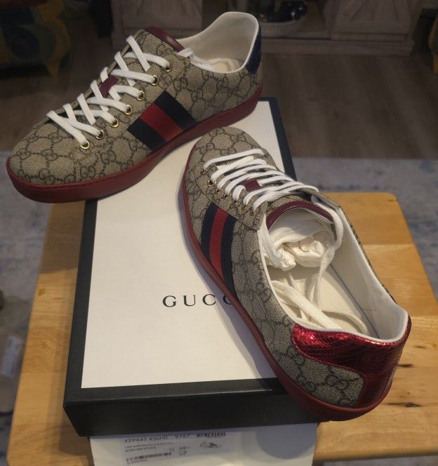 GUCCI ACE Sneakers W/ Red Bottom