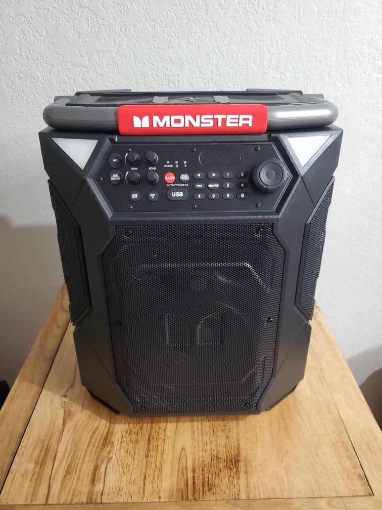 NEW!! MONSTER ROCKIN ROLLER 360 - $180