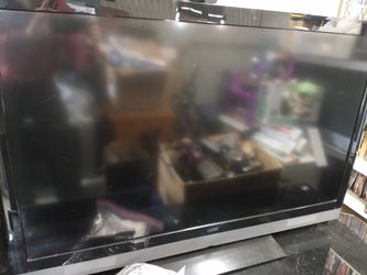 Vizio 47in 3d LCD Television + Tv Stand
