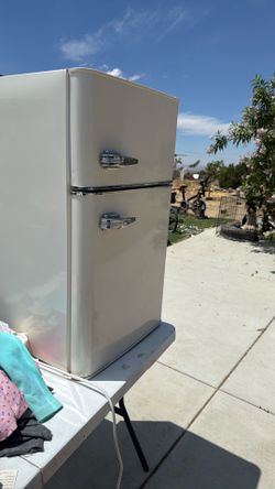 Mini fridge