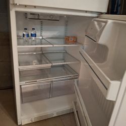 GE 20.6 cu ft White Refrigerator