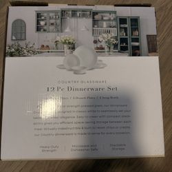Dinnerware set 