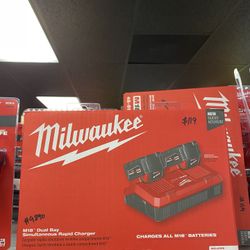 Milwaukee M18 18-Volt Lithium-Ion Dual Bay Rapid Battery Charger