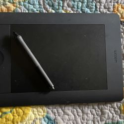 Wacom - Intuos Pro Graphics Tablet
