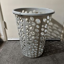 NEW MEDIUM SIZE LAUNDRY BASKET 🧺 GRAY