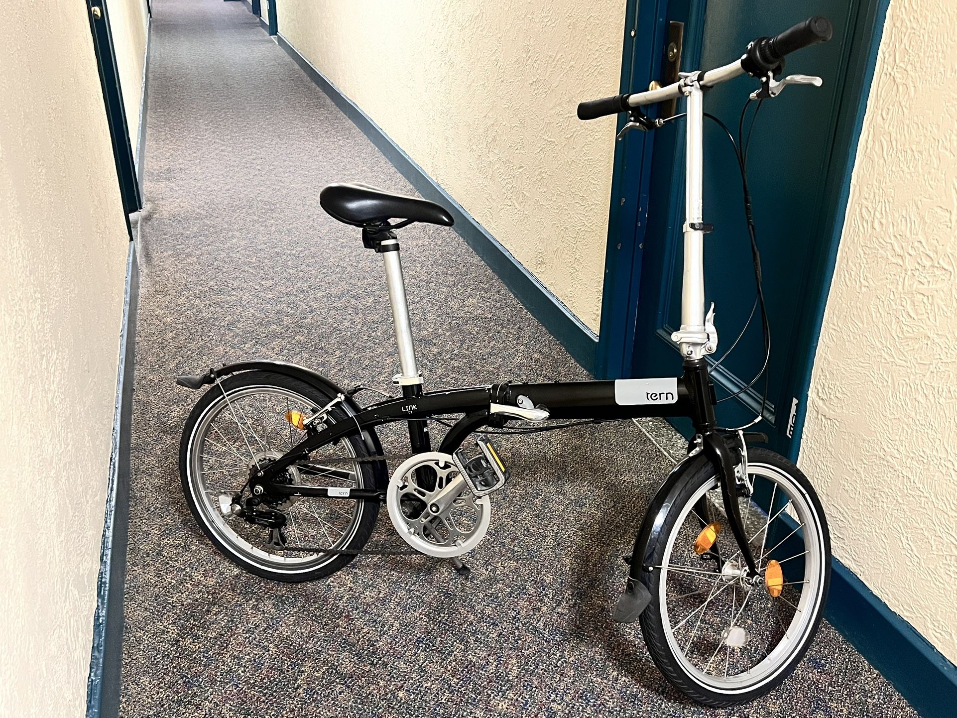 Tern Link C7 Folding Urban Bicycle, Black - USED.