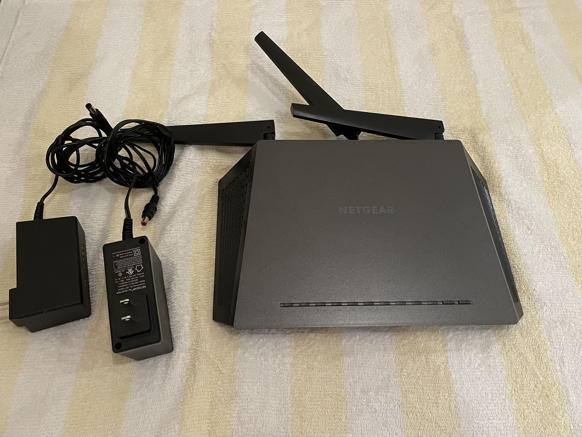 NETGEAR - Nighthawk AC1900 WiFi Router, 1.9Gbps (R6900)