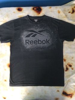 Reebok shirt size L