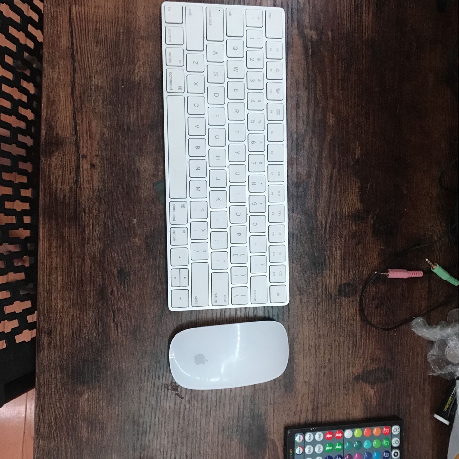 Apple Keyboard And Apple Mouse /Wireless