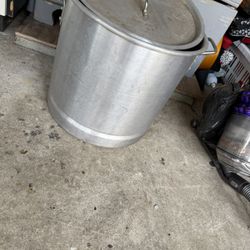 Olla Grande Necesita Limpieza 