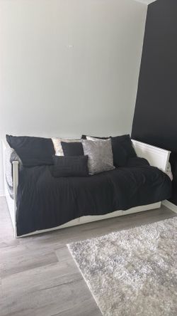 Daybed twin and converts to king