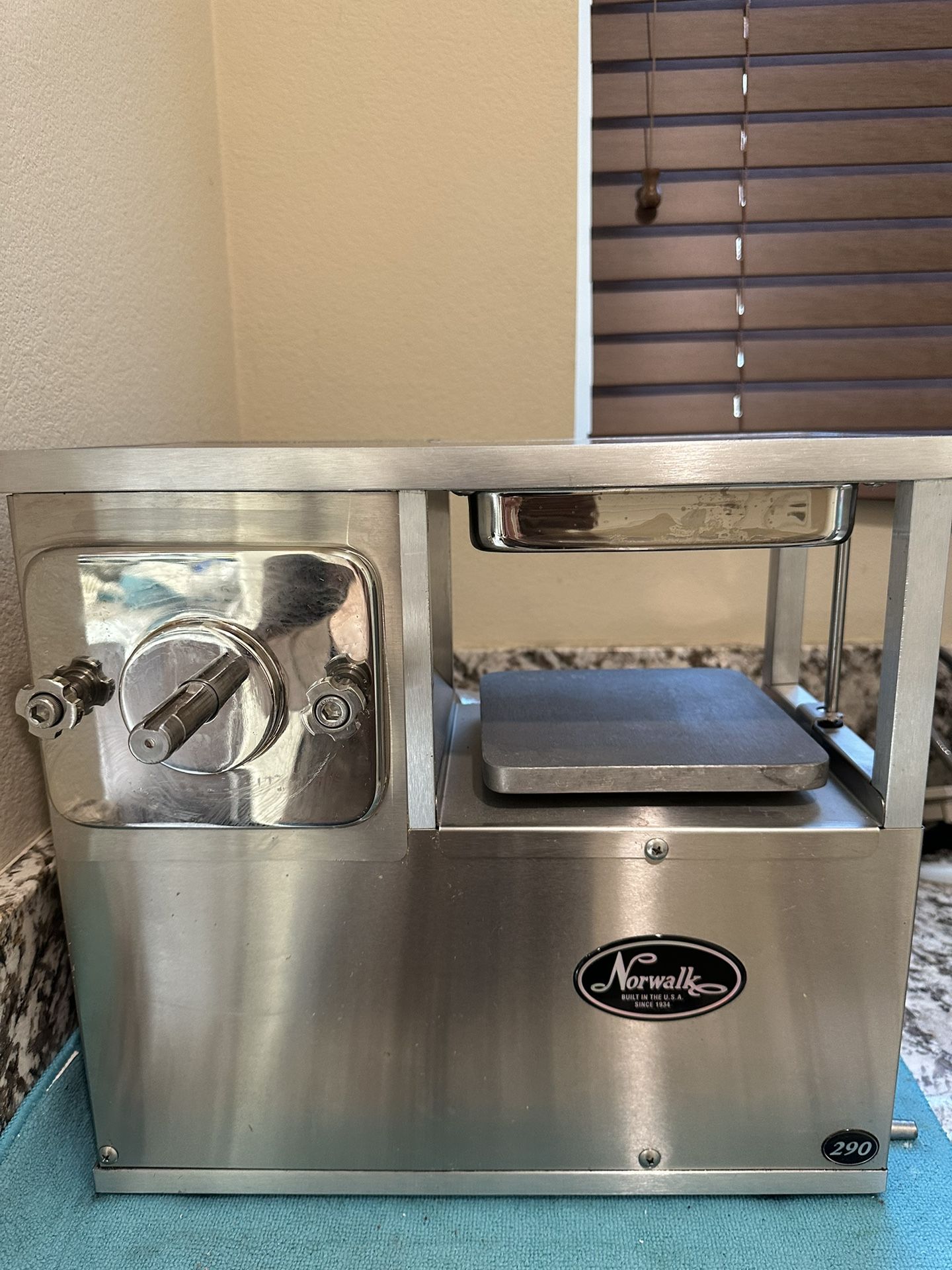 Norwalk 290 Juicer