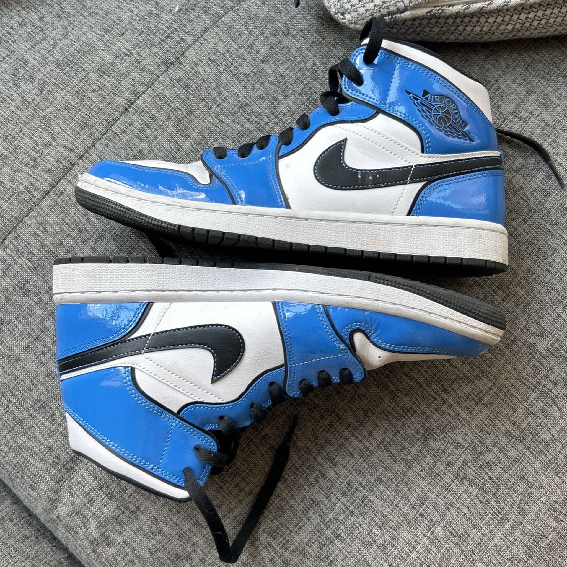 Nike Air Jordan Retro 1 Mid 