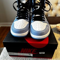 Air Jordan 1 Retro High OG 'University Blue' Size 11