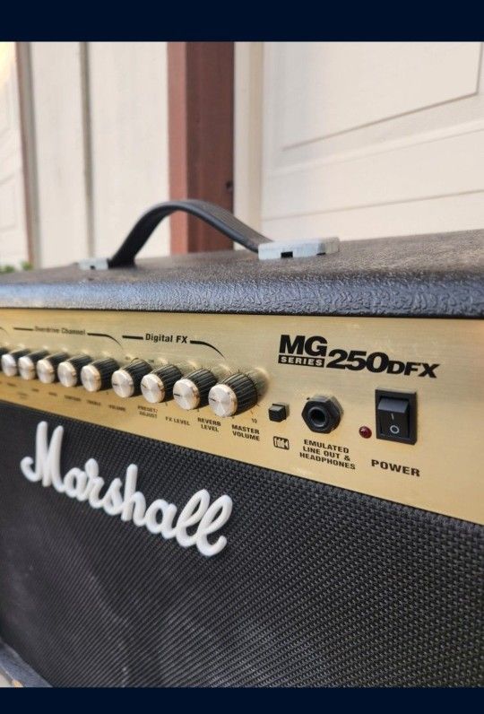 Marshall MG 250 Dfx