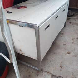 Metal cabinet