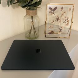 Microsoft Surface Laptop 2 Touch Screen Hyperthreaded 8th Gen i5