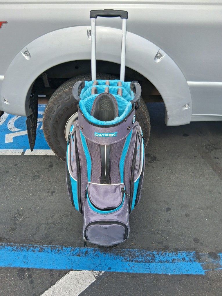 Golf bag with built-in handle and wheels Pullcart.
