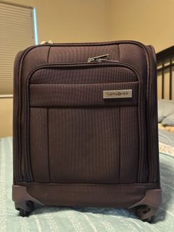 Samsonite Under Seat Carry On Spinner with USB Port
