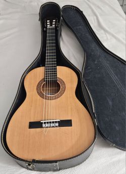 Classical Acoustic Guitar with Hard Case
