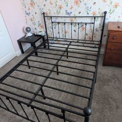 Metal Bed Frame - Queen Size