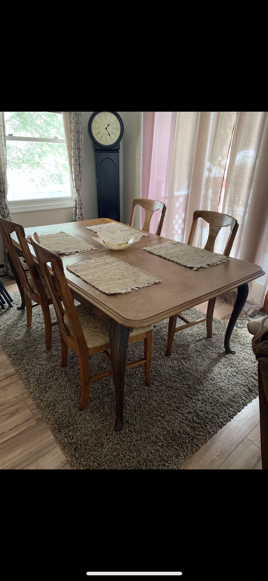 Antique Dinning Room Table And 4 Chairs 