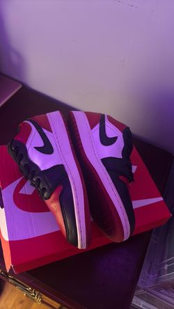 Jordan 1 low red,black,white - 5.5Y