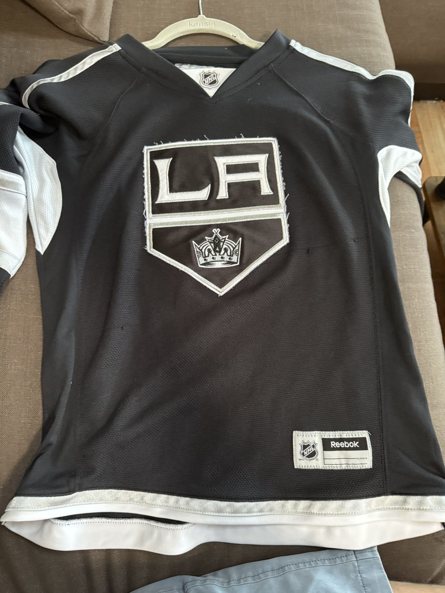 Reebok Women’s LA Kings Hockey Jersey Size S.