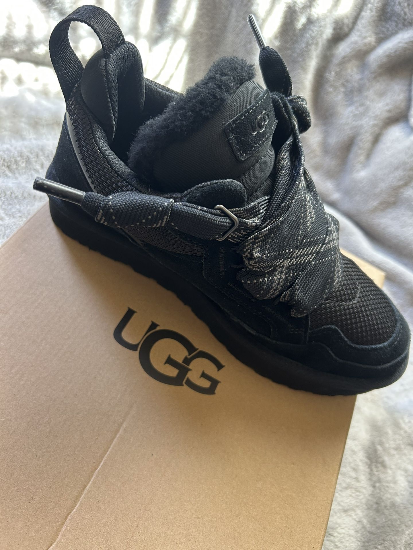 UGG