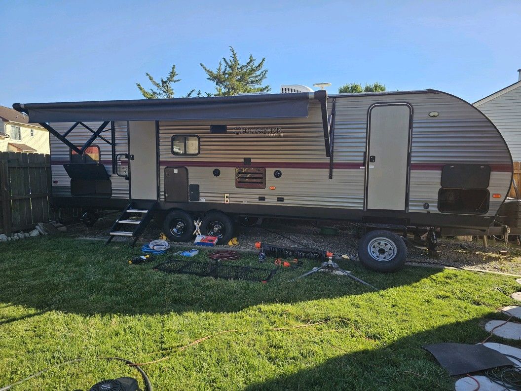 2019 32ft Forest River Cherokee Unlimited travel trailer