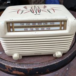 Old philco radio with custom pin striping works but missing back
