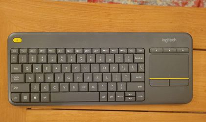 Wireless keyboard and touchpad Logitech K400 plus