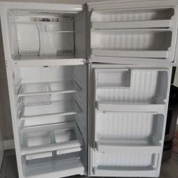 GE 18.2 CU FT TOP FREEZER REFRIGERATOR A1!!