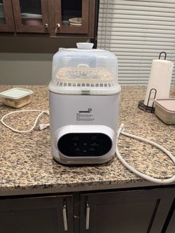Grownsy Baby Bottle Sterilizer and Dryer