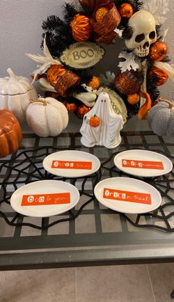 Halloween treats plates. Set of 4 $14