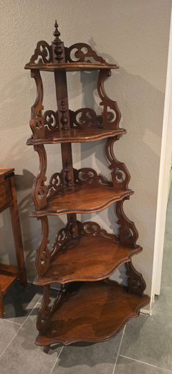 Corner shelf