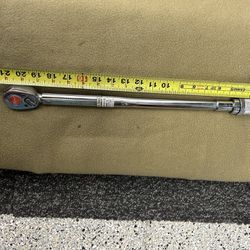 $175 Snap On Torque Wrench QJT 3200C 