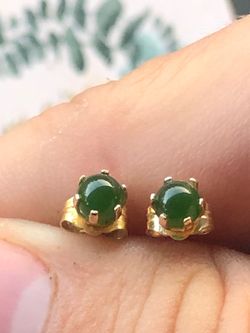 14k jade studs
