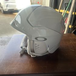 Oakley Mod5 ski helmet. Used only 1 season.