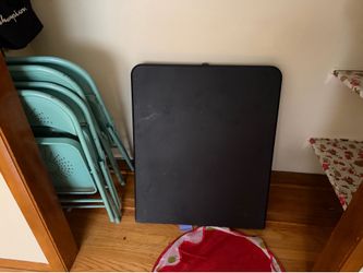 Folding table with 4 chairs