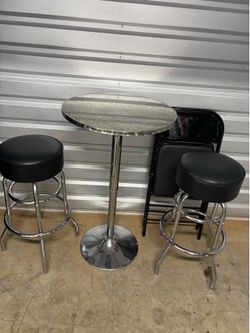 Table in stools
