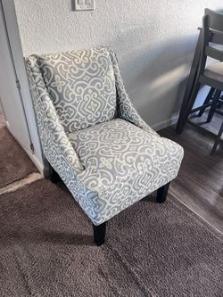 Gray patterned accent chair in great condition