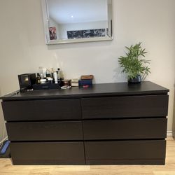 Modern Black 6-Drawer Dresser – Excellent Condition