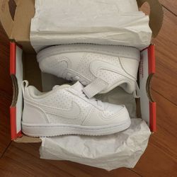 Nike Court Borough SL
