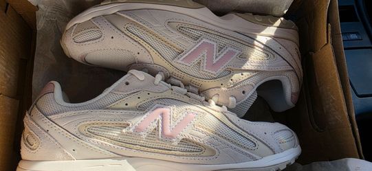 New Balance Sneakers Cream Pink