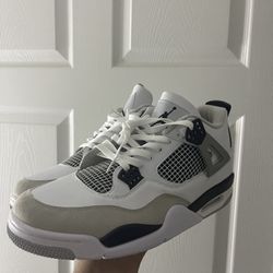 Jordan 4 Military (black)