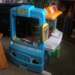 Food Service Truck Toy Price 12$   Pick Up.  E.   Side.  Tacoma 
