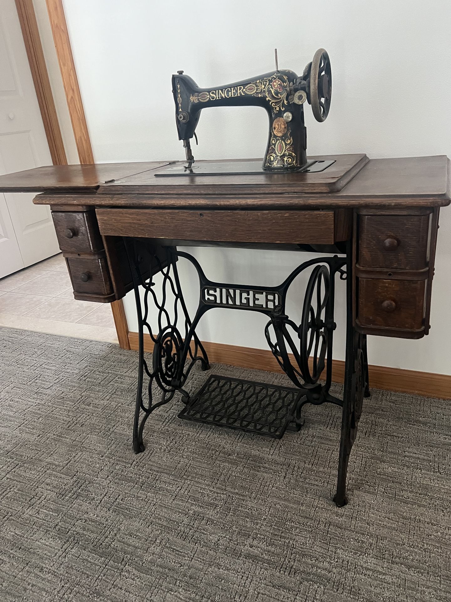 Singer Circa 1910’s Sewing Machine