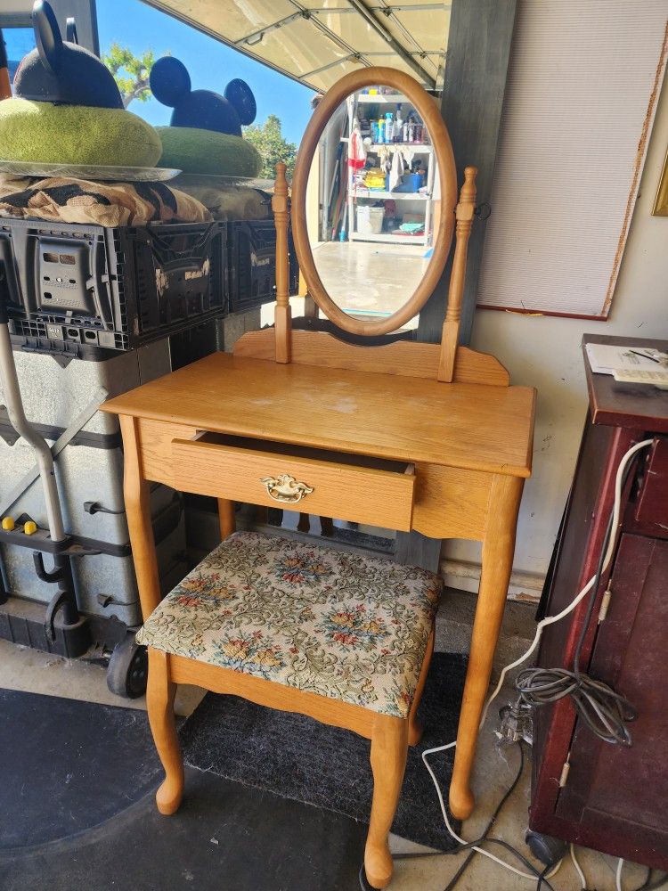 Dresser Mirror For A Girl
