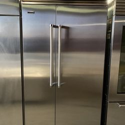 VIKING 48” BUILT IN REFRIGERATOR 